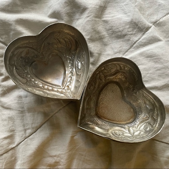 Antique Bohemian Artisan Heart Shaped Metal Tin - Picture 13 of 16